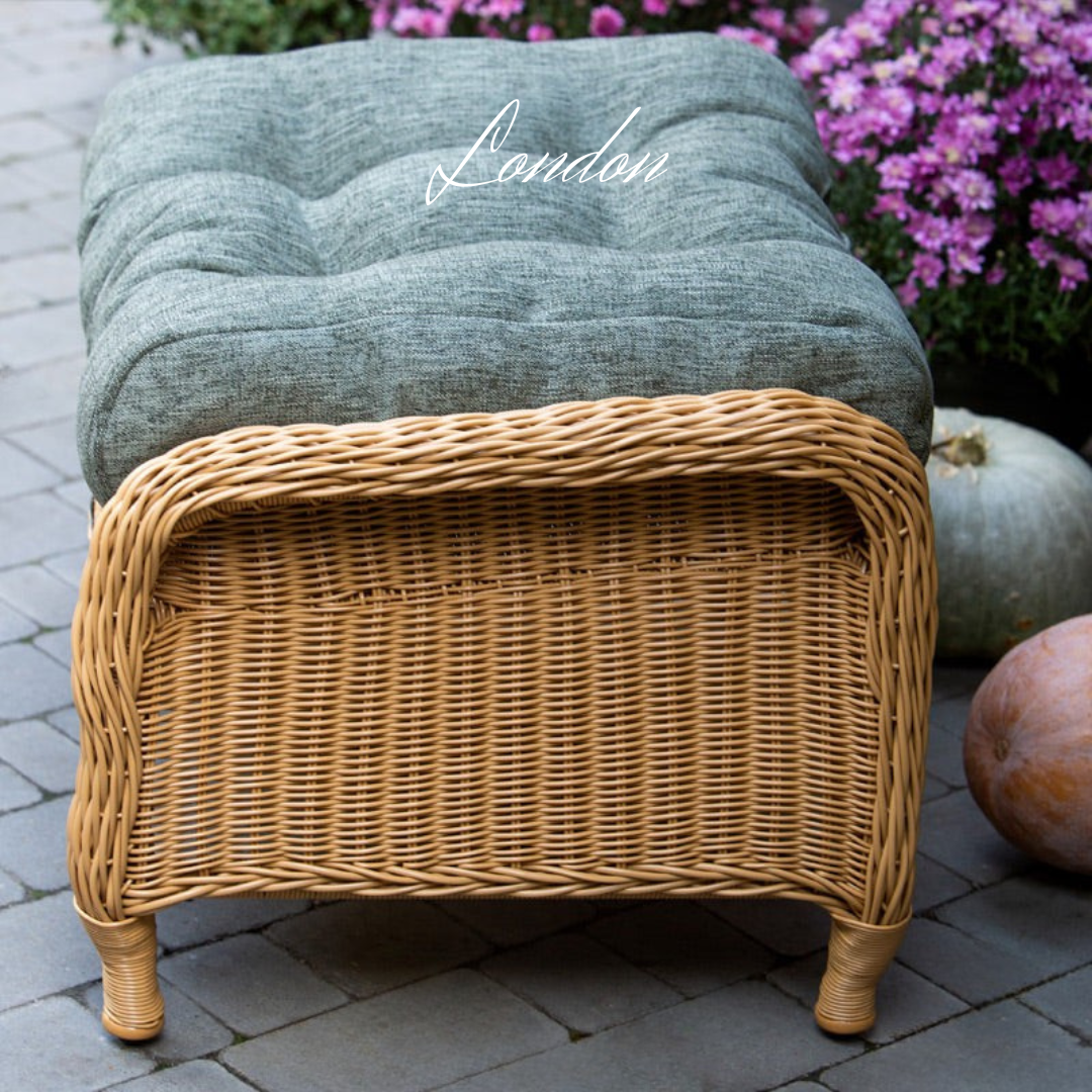 Velká zahradní podnožka z umělého ratanu LONDON Terico. Béžový ratan. Polštář v zelenošedé barvě. 